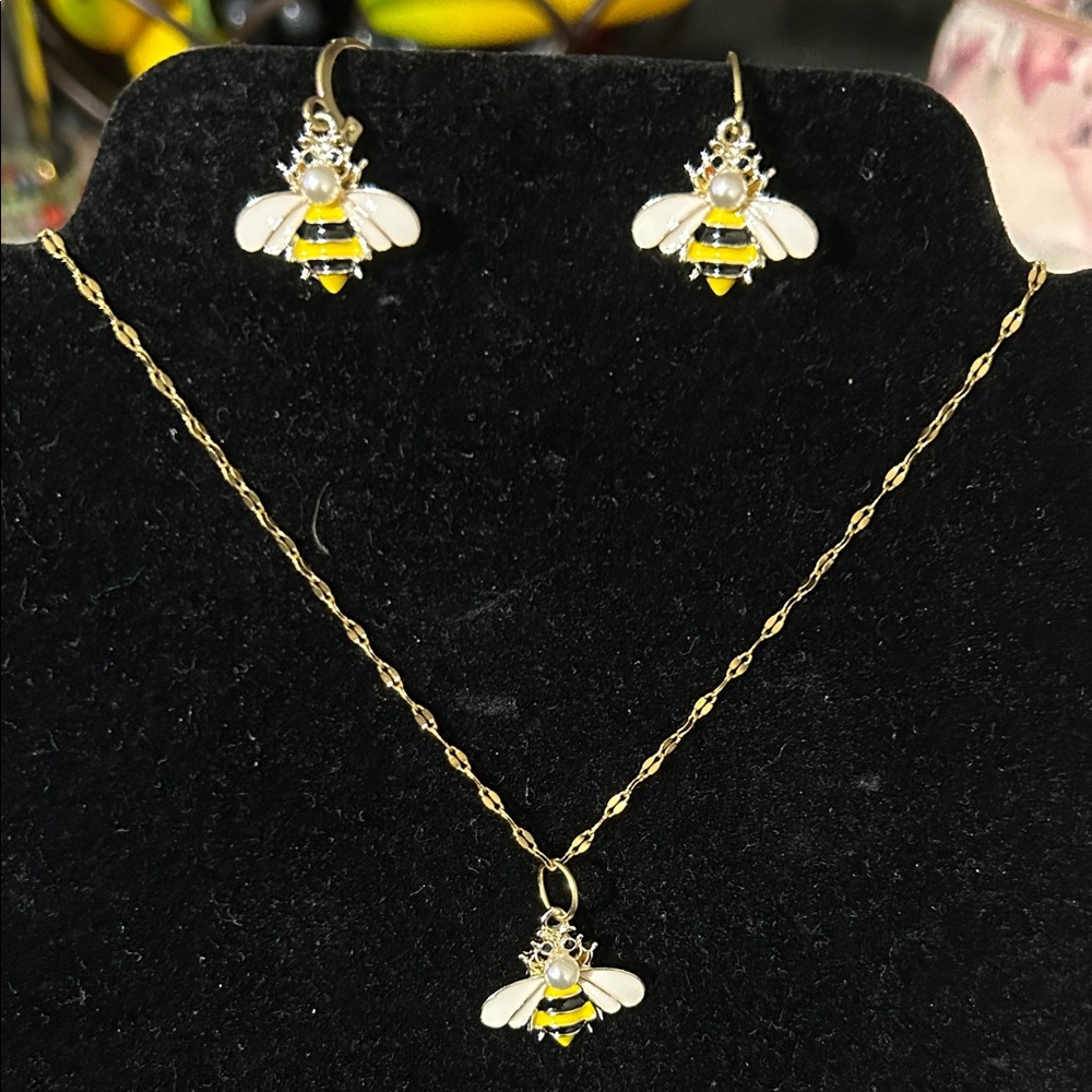 Fashion Jewelry Gold Bee Necklace and Earring Set